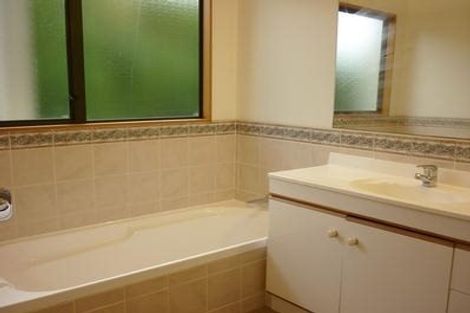 Photo of property in 1/885 East Coast Road, Northcross, Auckland, 0632