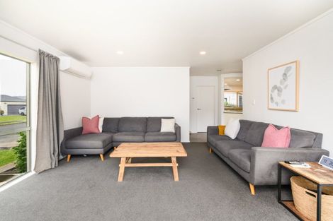 Photo of property in 42 Dalfield Place, Highbury, Palmerston North, 4412