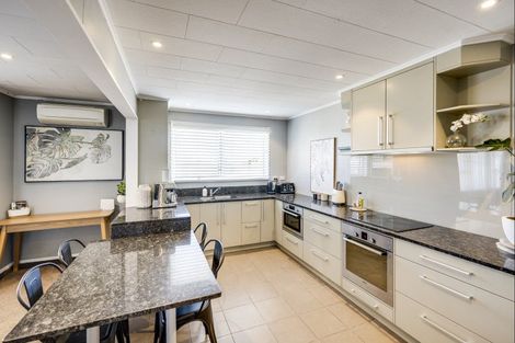 Photo of property in 4/8 Lee Road, Taradale, Napier, 4112