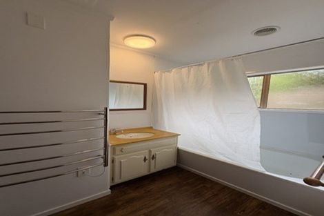 Photo of property in 104a Allington Road, Karori, Wellington, 6012