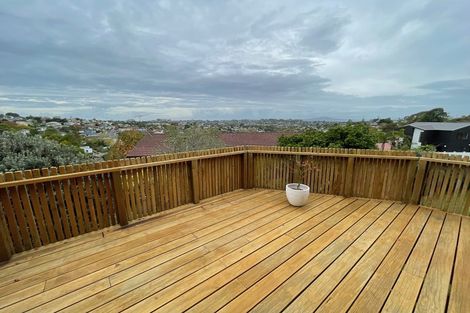 Photo of property in 2 Trias Road, Totara Vale, Auckland, 0629