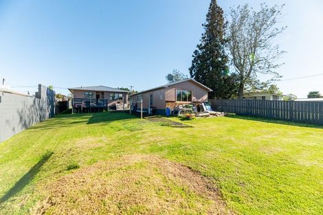 Photo of property in 9 Longburn Road, Henderson, Auckland, 0610