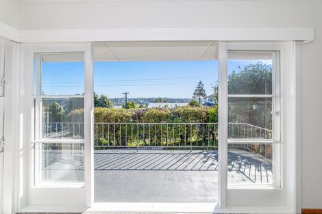 Photo of property in 4 Seaview Road, Glenfield, Auckland, 0629