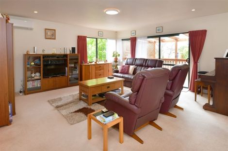 Photo of property in 2/12 Sundown Avenue, Manly, Whangaparaoa, 0930