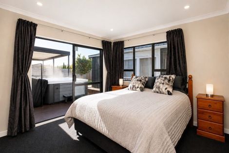 Photo of property in 77 Avondale Road, Taradale, Napier, 4112