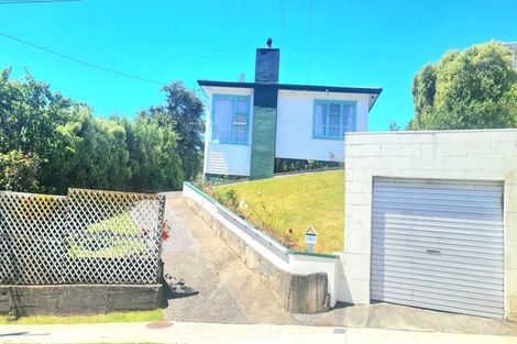 Photo of property in 5 Anthony Street, Tawa, Wellington, 5028