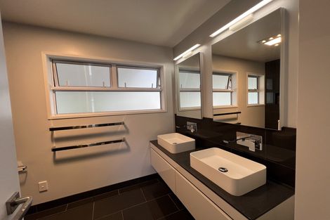 Photo of property in 7 Booralee Avenue, Botany Downs, Auckland, 2010