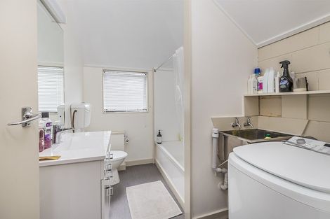 Photo of property in 128 Akaroa Drive, Maupuia, Wellington, 6022