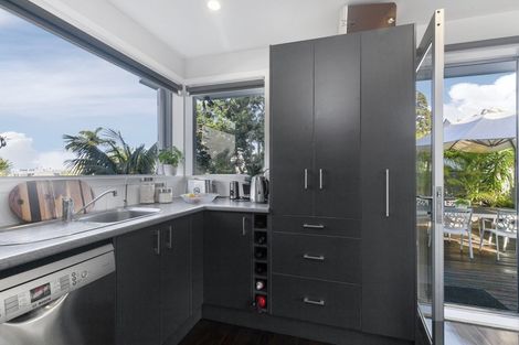 Photo of property in 1/2a Earnoch Avenue, Takapuna, Auckland, 0622