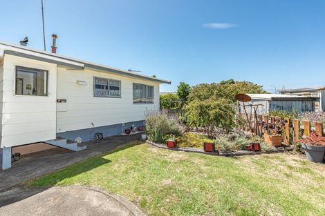 Photo of property in 108 Hinau Street, Castlecliff, Whanganui, 4501