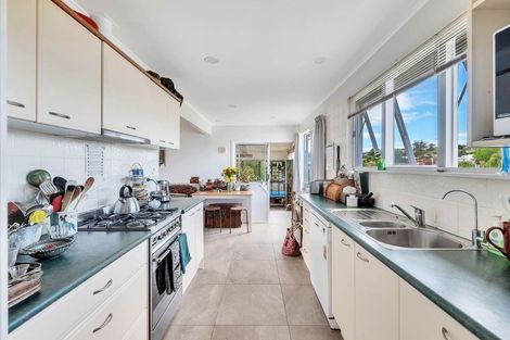 Photo of property in 11 Chequers Avenue, Glenfield, Auckland, 0629