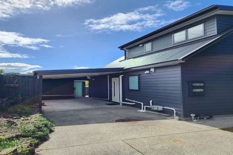Photo of property in 25 Caspian Close, New Lynn, Auckland, 0600