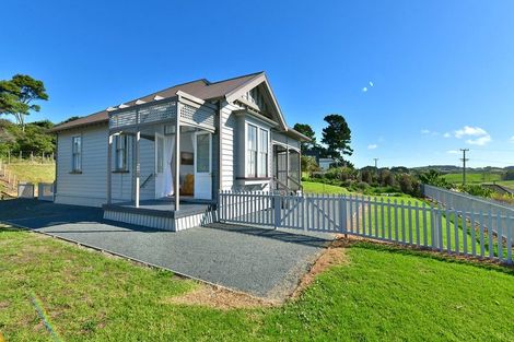 Photo of property in 21 Shine Road, South Head, Helensville, 0874