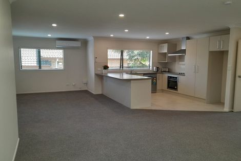 Photo of property in 52a Rodney Street, Howick, Auckland, 2014
