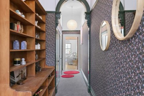 Photo of property in 10 Ranfurly Terrace, Mount Cook, Wellington, 6021