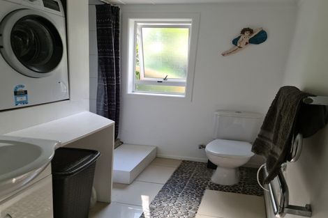 Photo of property in 10-12 Glenesk Road, Piha, New Lynn, 0772