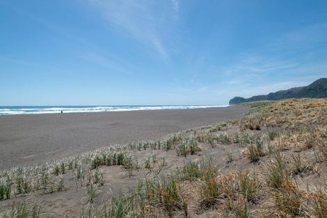 Photo of property in 20 Garden Road, Piha, 0772