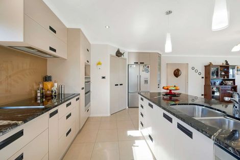 Photo of property in 76 Orotu Drive, Poraiti, Napier, 4112