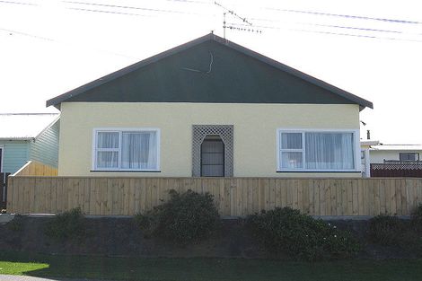 Photo of property in 28 Matai Street, Castlecliff, Whanganui, 4501