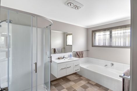 Photo of property in 16 Cross Street, Milton, 9220