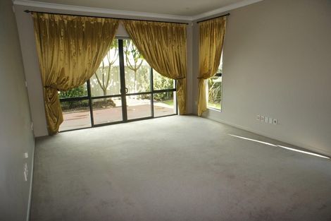 Photo of property in 3 Courtneys, West Harbour, Auckland, 0618