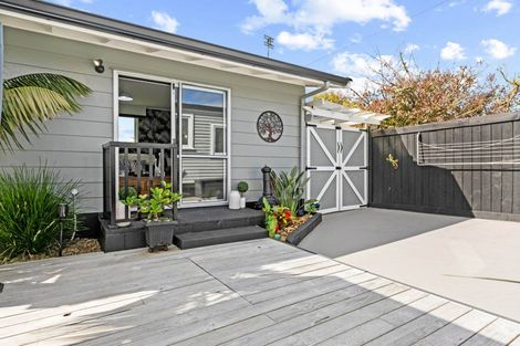 Photo of property in 84 Shaw Road, Oratia, Auckland, 0604