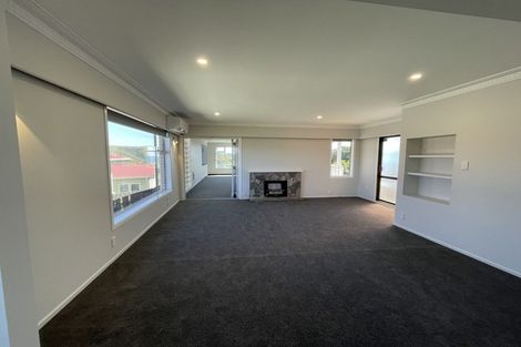 Photo of property in 27 Mana View Road, Paremata, Porirua, 5026