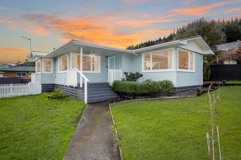 Photo of property in 65 Moeraki Road, Maoribank, Upper Hutt, 5018