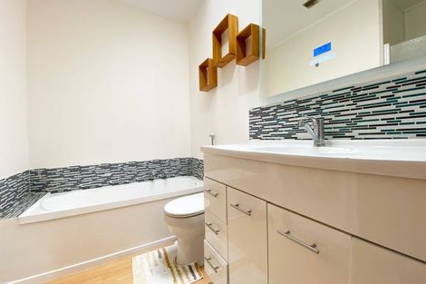 Photo of property in 33 Dianne Louise Drive, Half Moon Bay, Auckland, 2012