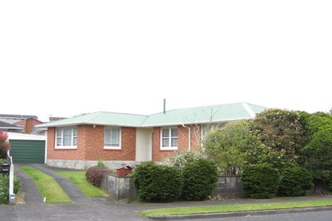Photo of property in 15 Riversdale Drive, Merrilands, New Plymouth, 4312