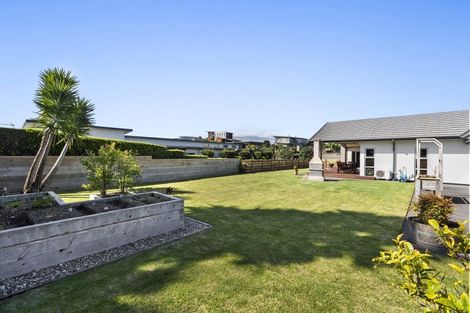 Photo of property in 5 Links Drive, Waiwhakaiho, New Plymouth, 4312