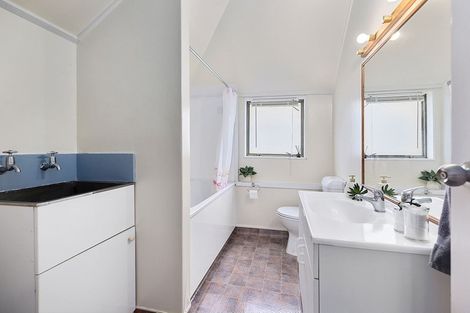 Photo of property in 138 Akaroa Drive, Maupuia, Wellington, 6022