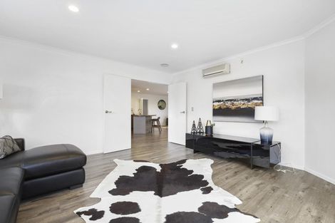 Photo of property in 22 Whitford Place, Rototuna North, Hamilton, 3210