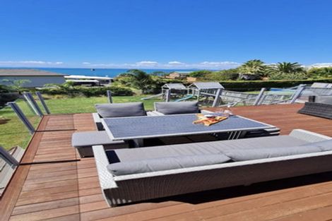 Photo of property in 1047 Whangaparaoa Road, Tindalls Beach, Whangaparaoa, 0930