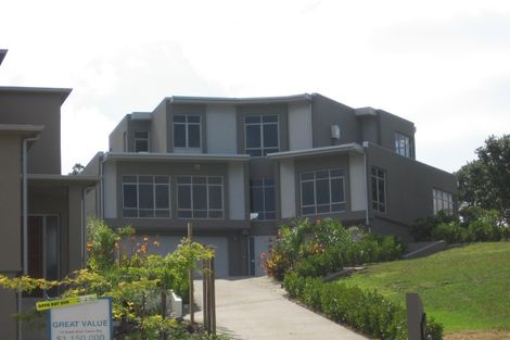 Photo of property in 1/115 Beach Road, Castor Bay, Auckland, 0620