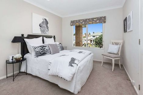 Photo of property in 5 Pintner Place, Somerville, Auckland, 2014