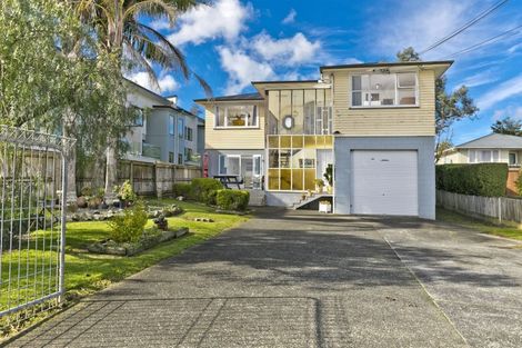 Photo of property in 11 Preston Avenue, Henderson, Auckland, 0610