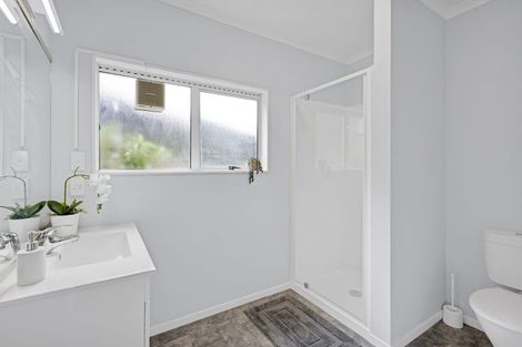 Photo of property in 10 Fairview Place, Westown, New Plymouth, 4310