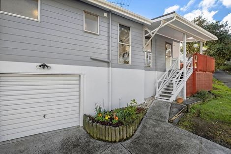 Photo of property in 2/49 Simon Ellice Drive, Bayview, Auckland, 0629
