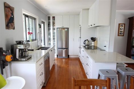 Photo of property in 64 Taupo Street, Green Bay, Auckland, 0604