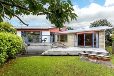 Photo of property in 10 Mcfarlane Street, Oakura, 4314