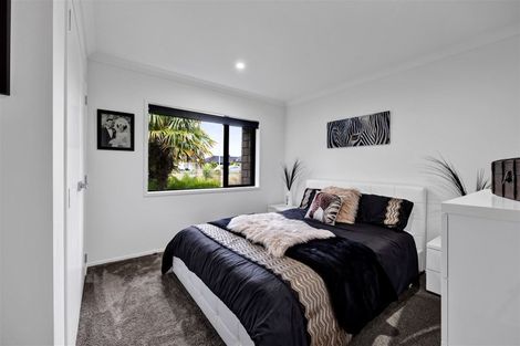 Photo of property in 17 Wentworth Lane, Waiwhakaiho, New Plymouth, 4312