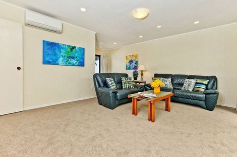 Photo of property in 1/56 Oaktree Avenue, Browns Bay, Auckland, 0630