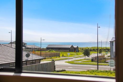 Photo of property in 12 Korowhiti Road, Clarks Beach, 2122