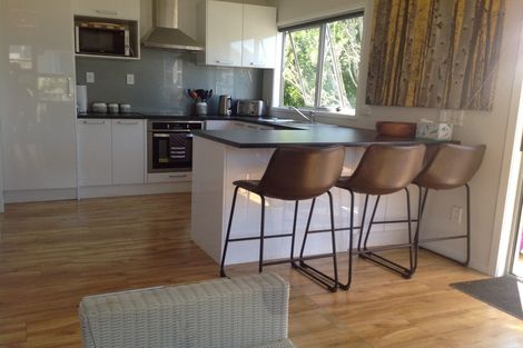 Photo of property in 2/247 Wairau Road, Totara Vale, Auckland, 0627