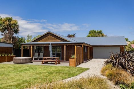 Photo of property in 5 Gilbert Street, Amberley, 7410