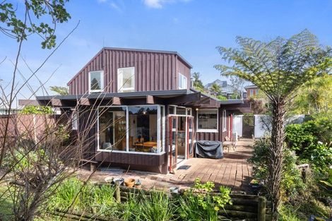 Photo of property in 18 Miraka Place, Birkenhead, Auckland, 0626