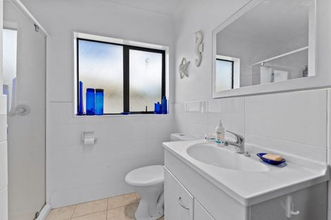 Photo of property in 19 Raabia Close, Parakai, 0830