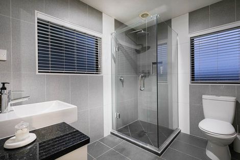 Photo of property in 29 Huntington Park Drive, Greenhithe, Auckland, 0632