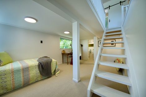 Photo of property in 16 Sylvan Glade, Piha, New Lynn, 0772